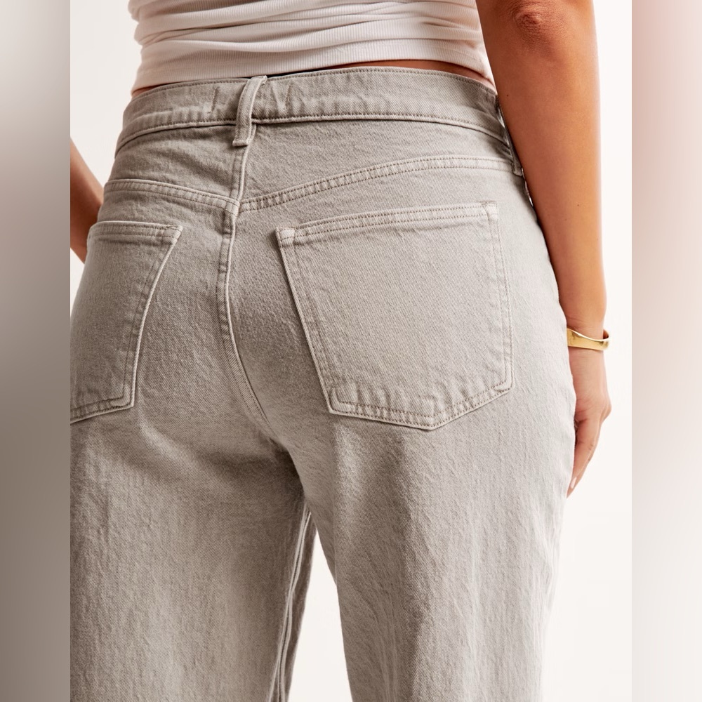 NWOT Abercrombie & Fitch Curve Love Low Rise Baggy Jeans in Chai - Picture 4 of 4